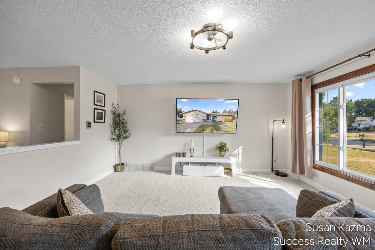 5th image of 4437 Forest Park Dr, Wyoming, MI 49519 | MLS# 70547490