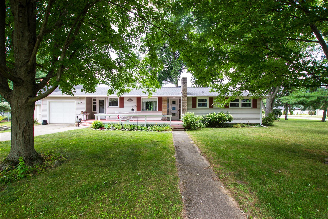 1st image of 119 Cross St, Dowagiac, MI 49047 | MLS# 70547491