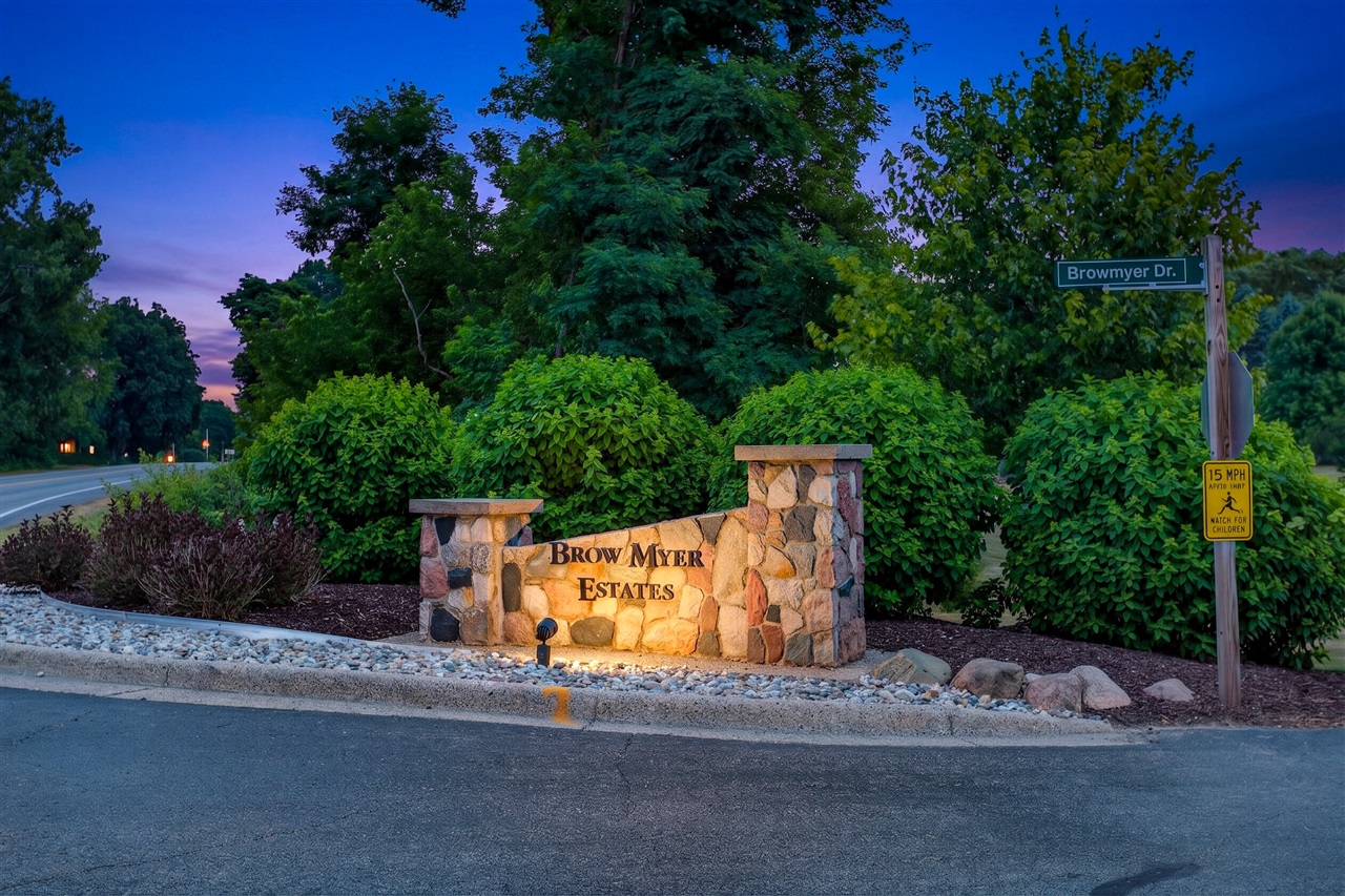 2nd image of 6935 Brow Myer Dr, Rockford, MI 49341 | MLS# 70547494
