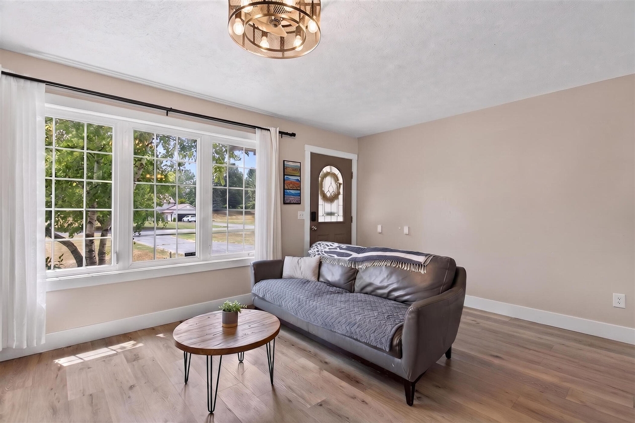 5th image of 6935 Brow-Myer Dr, Rockford, MI 49341 | MLS# 70547494