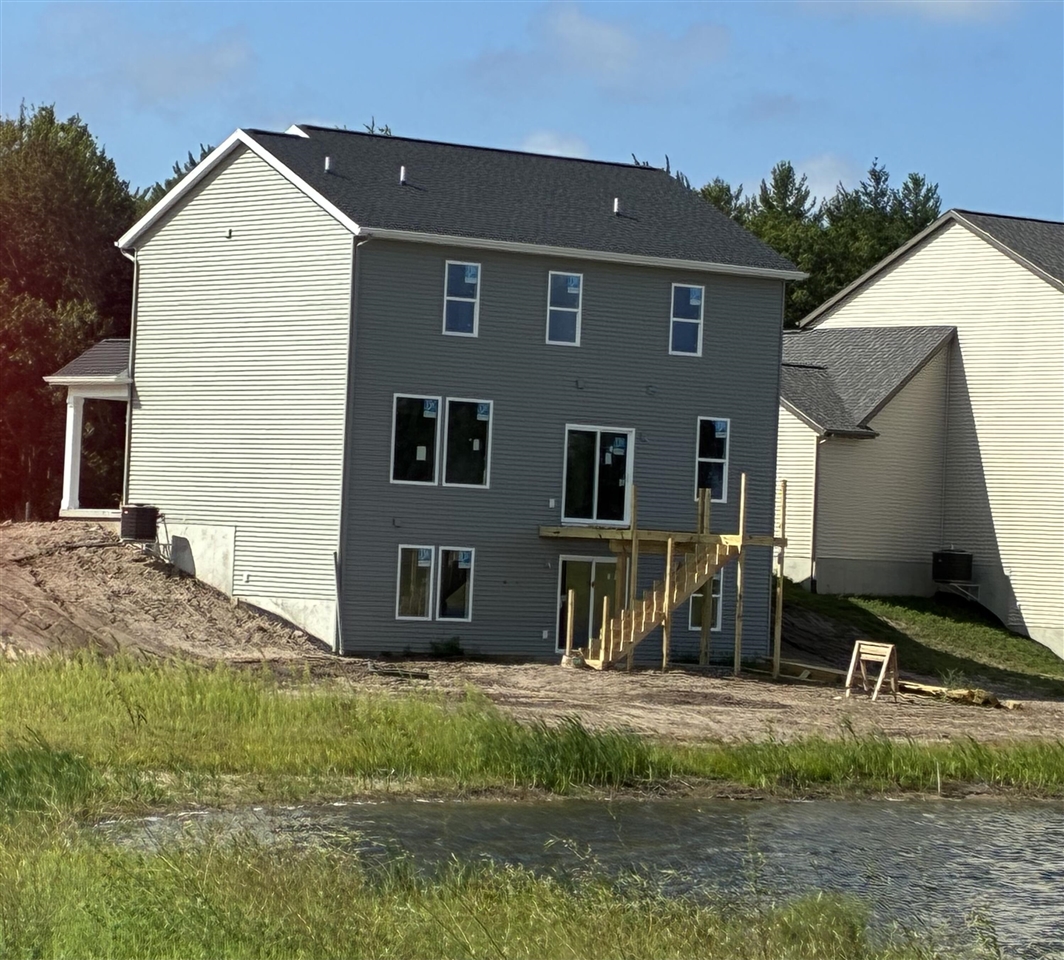 2nd image of 1890 Lowe Dr, Spring Lake, MI 49456 | MLS# 70547541