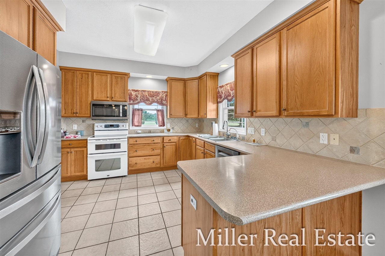 3rd image of 1028 Old Barn Rd, Freeport, MI 49325 | MLS# 70547565