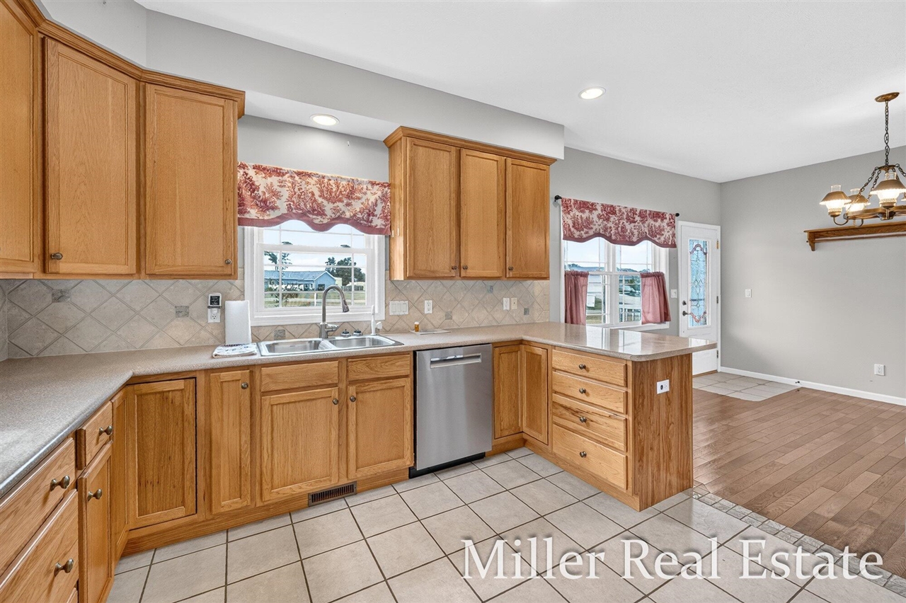 4th image of 1028 Old Barn Rd, Freeport, MI 49325 | MLS# 70547565