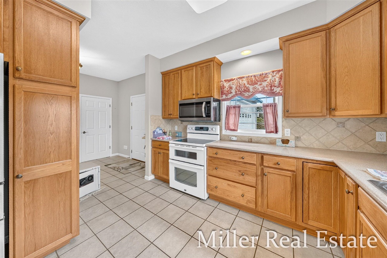 5th image of 1028 Old Barn Rd, Freeport, MI 49325 | MLS# 70547565