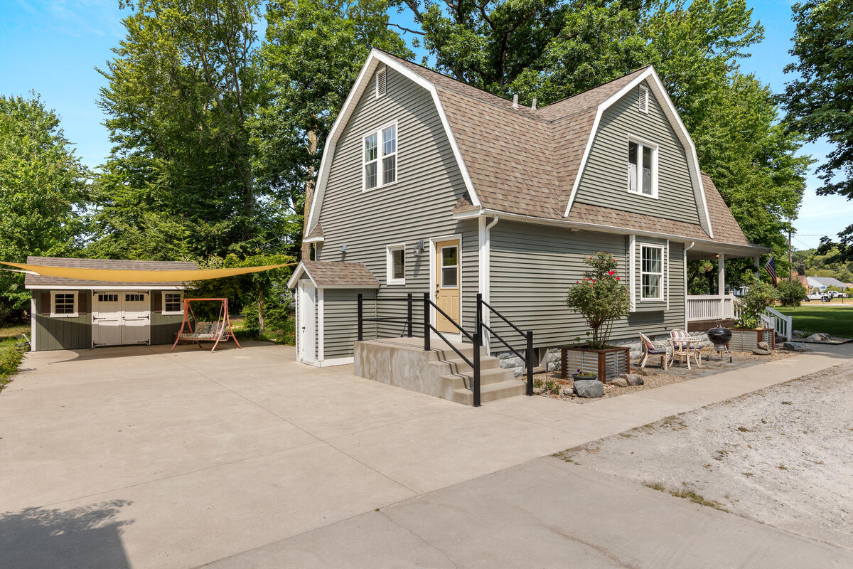 5th image of 343 Eugene Ave, Norton Shores, MI 49441 | MLS# 70547568