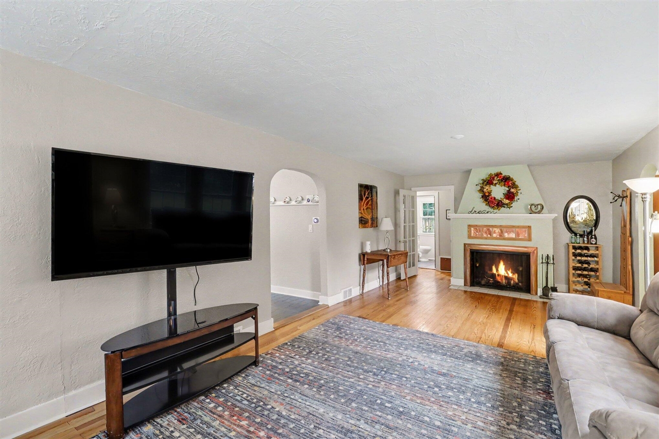 5th image of 214 W Hamilton Ln, Battle Creek, MI 49015 | MLS# 70547576