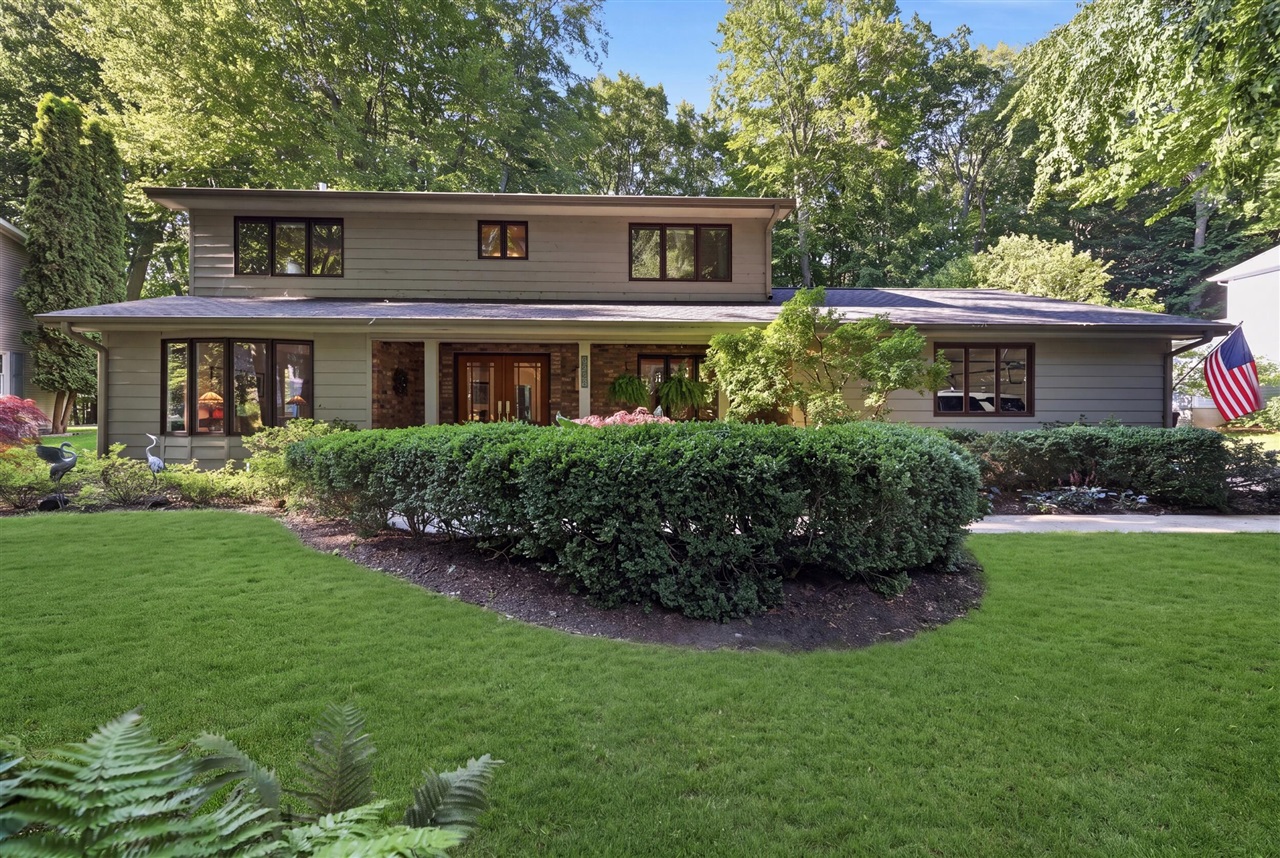 1st image of 17565 Beech Hill Dr, Grand Haven, MI 49417 | MLS# 70547578