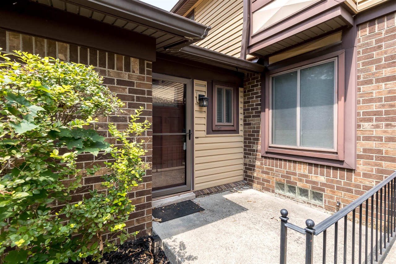 3rd image of 32143 W 12 Mile Rd, Farmington Hills, MI 48334 | MLS# 70547587