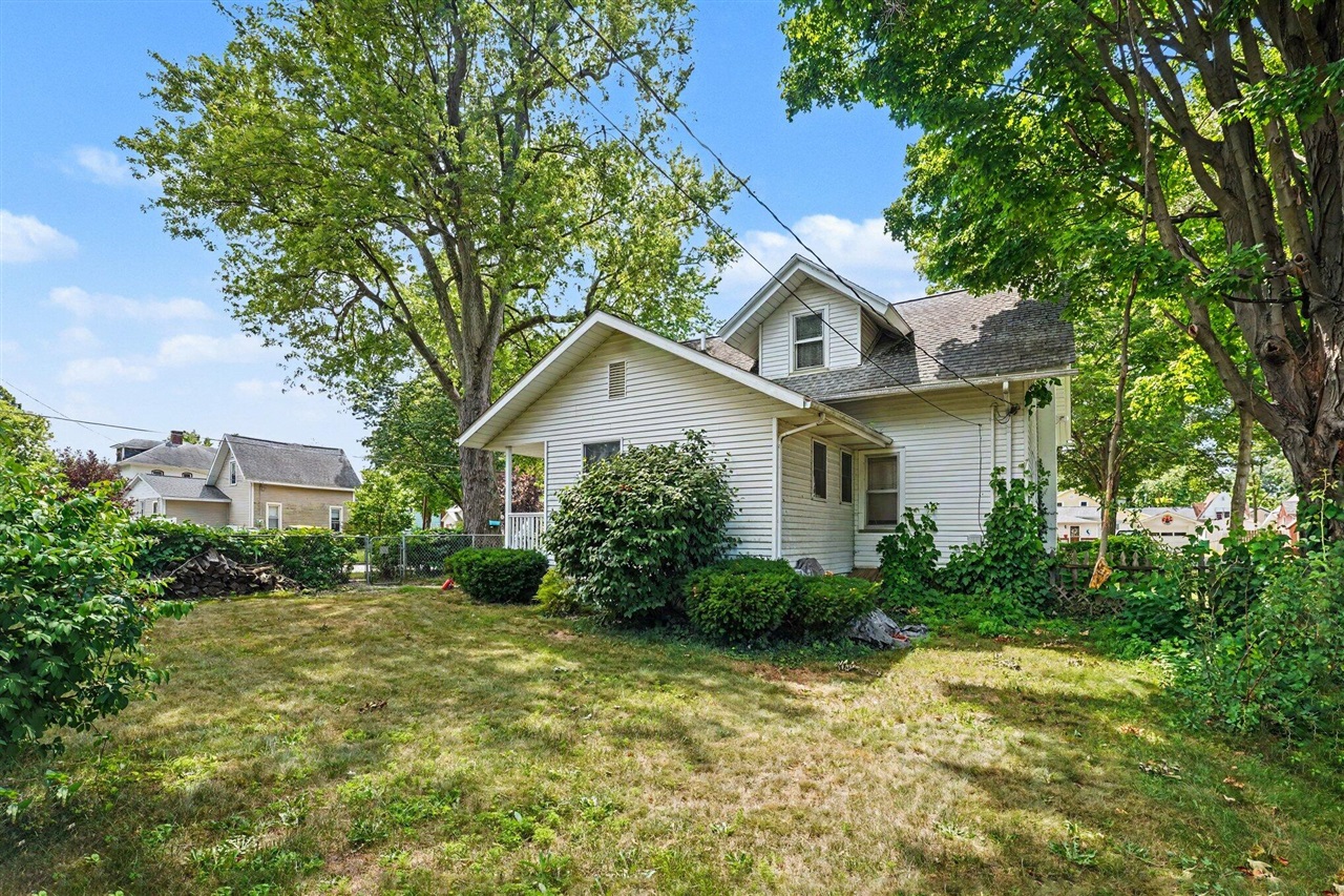 3rd image of 601 Elm St, Three Rivers, MI 49093 | MLS# 70547645