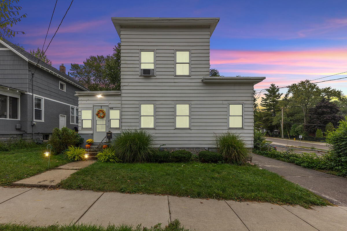 2nd image of 852 Leonard St, Grand Rapids, MI 49503 | MLS# 70547650