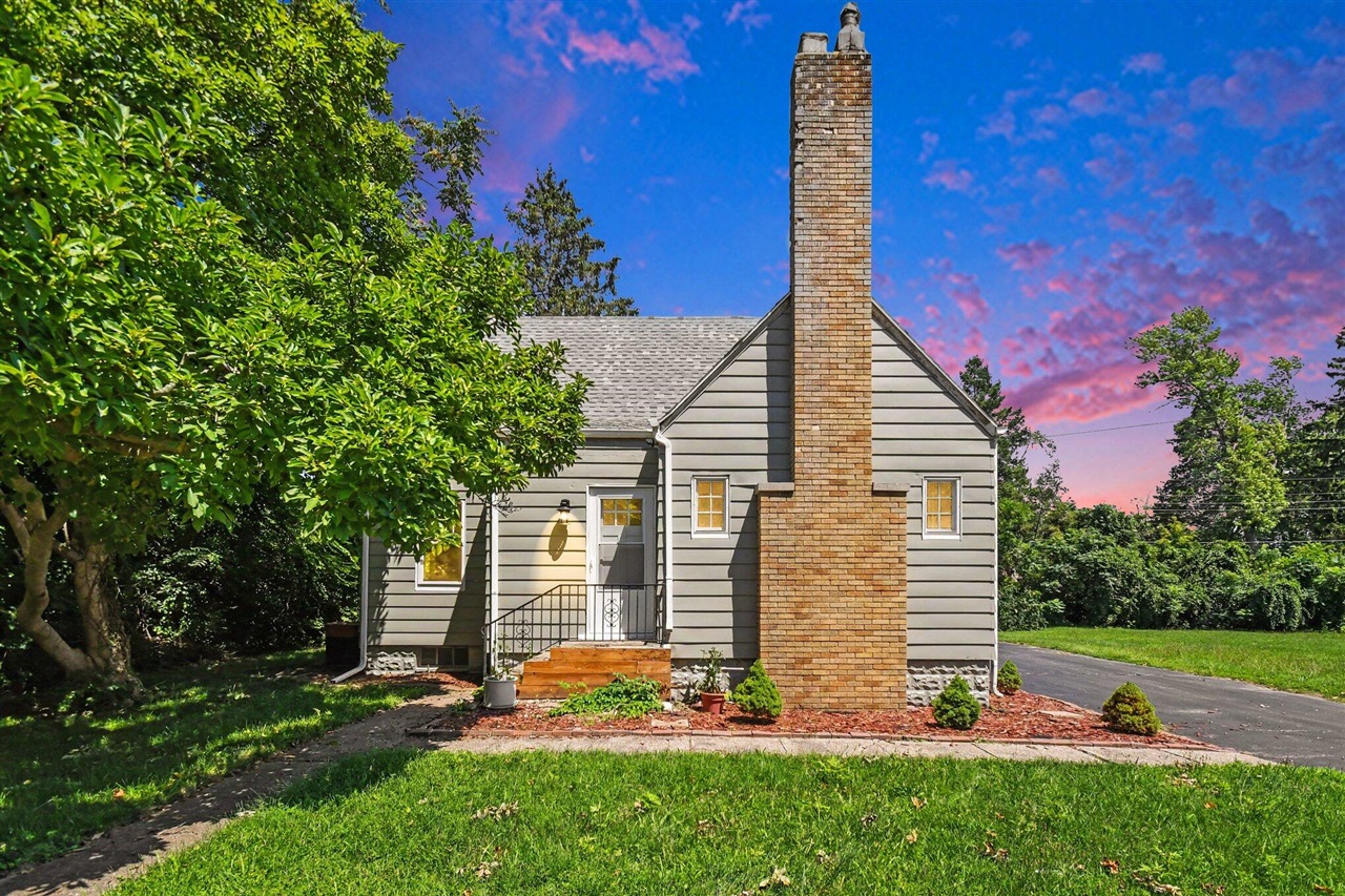 1st image of 1549 Broadway, Benton Harbor, MI 49022 | MLS# 70547659