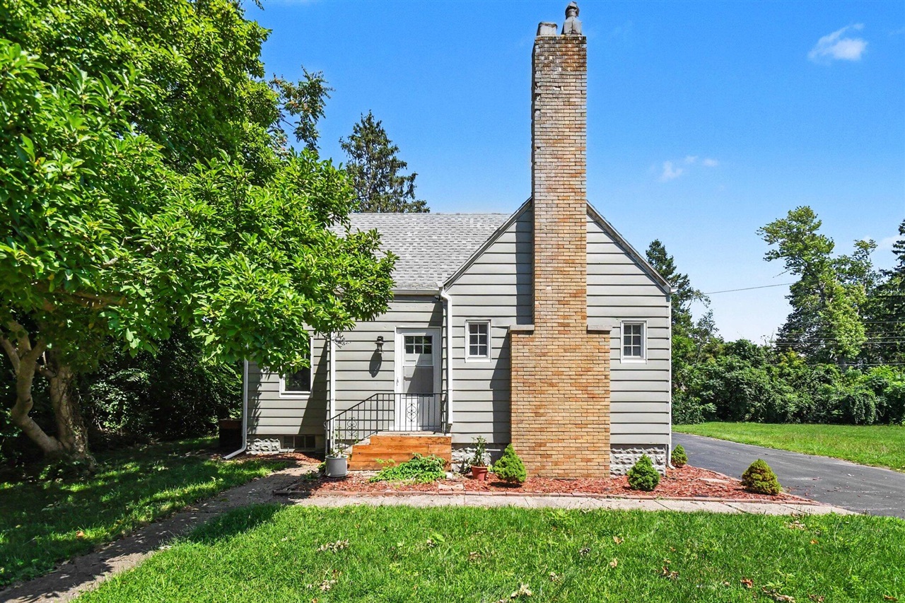 2nd image of 1549 Broadway, Benton Harbor, MI 49022 | MLS# 70547659