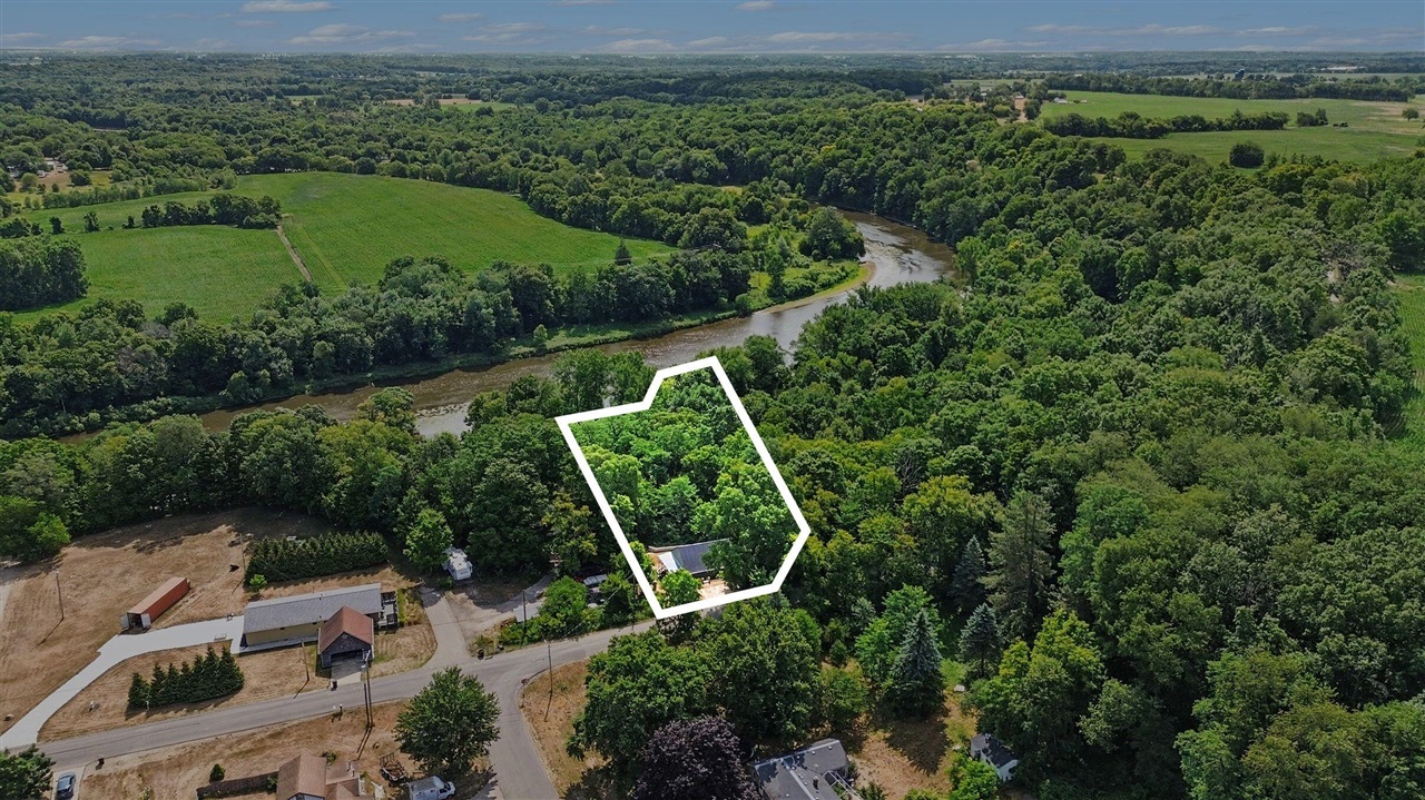 2nd image of 418 Irish St, Lyons, MI 48851 | MLS# 70547666