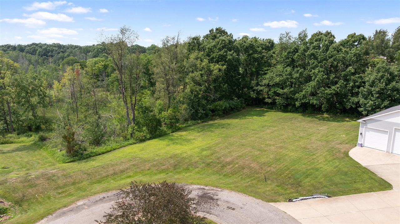 2nd image of 2728 Carric Ct, Jackson, MI 49201 | MLS# 70547692