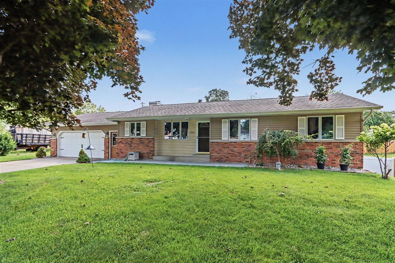 3rd image of 47401 Klett Rd, Paw Paw, MI 49079 | MLS# 70547723