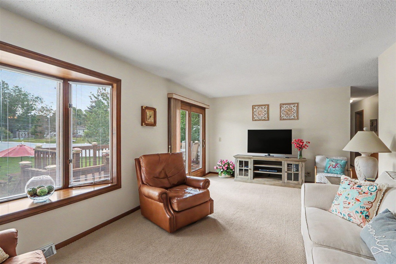 5th image of 47401 Klett Rd, Paw Paw, MI 49079 | MLS# 70547723