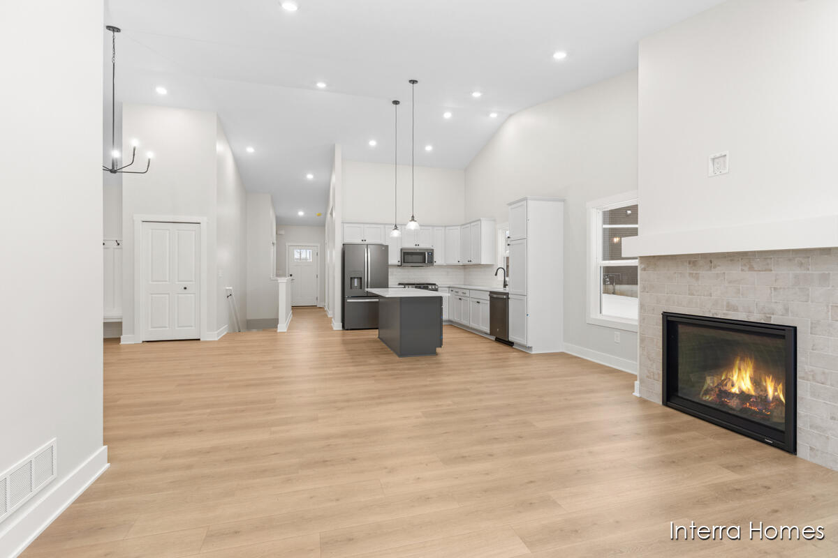 Listing Photo 5 - Condo for sale in building located at 2875 E Cobblestone Ct, Kentwood, MI 49512-6000 - Unit #48