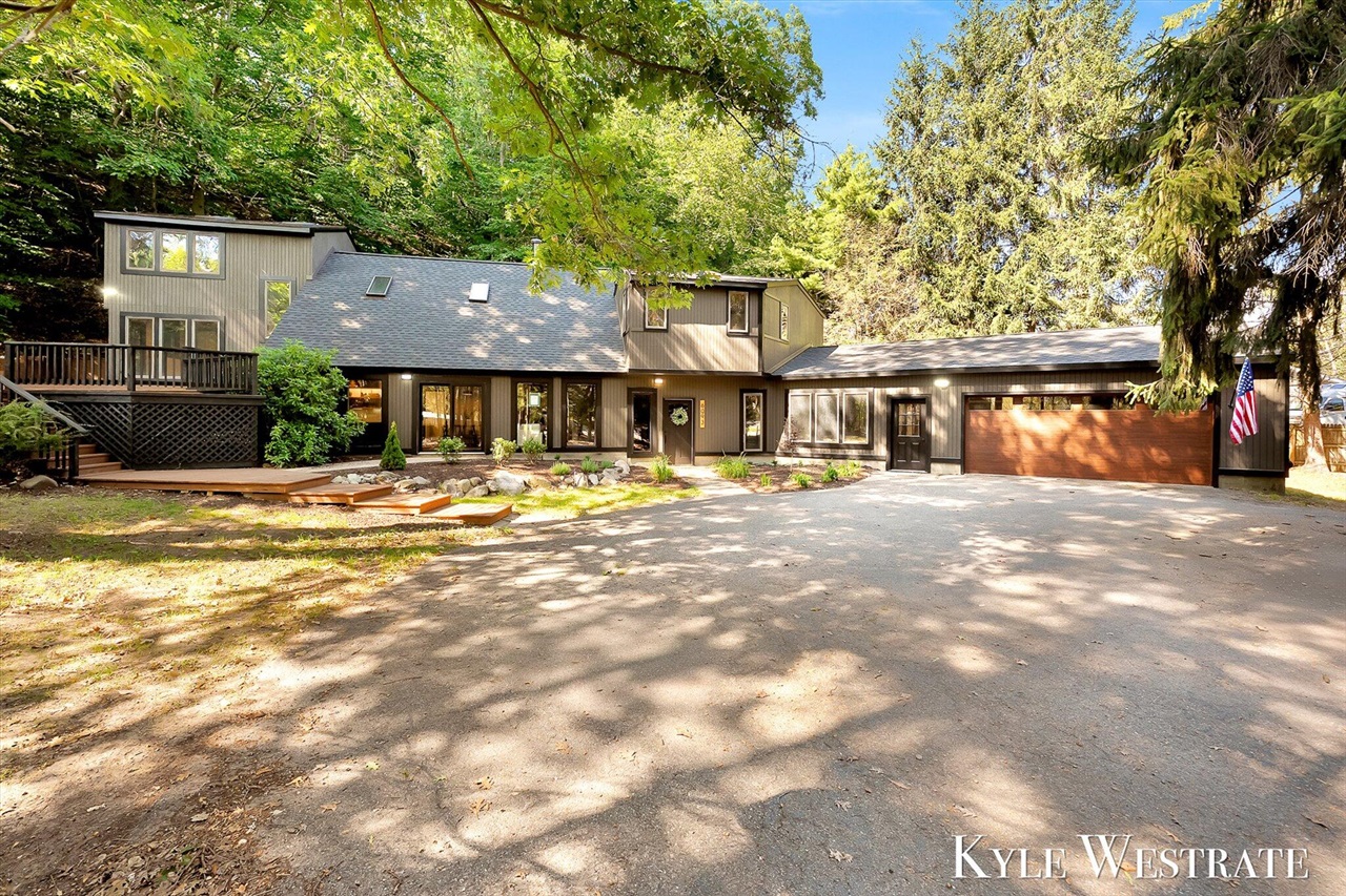 1st image of 6093 Ridgeview Dr, Norton Shores, MI 49441 | MLS# 70547764