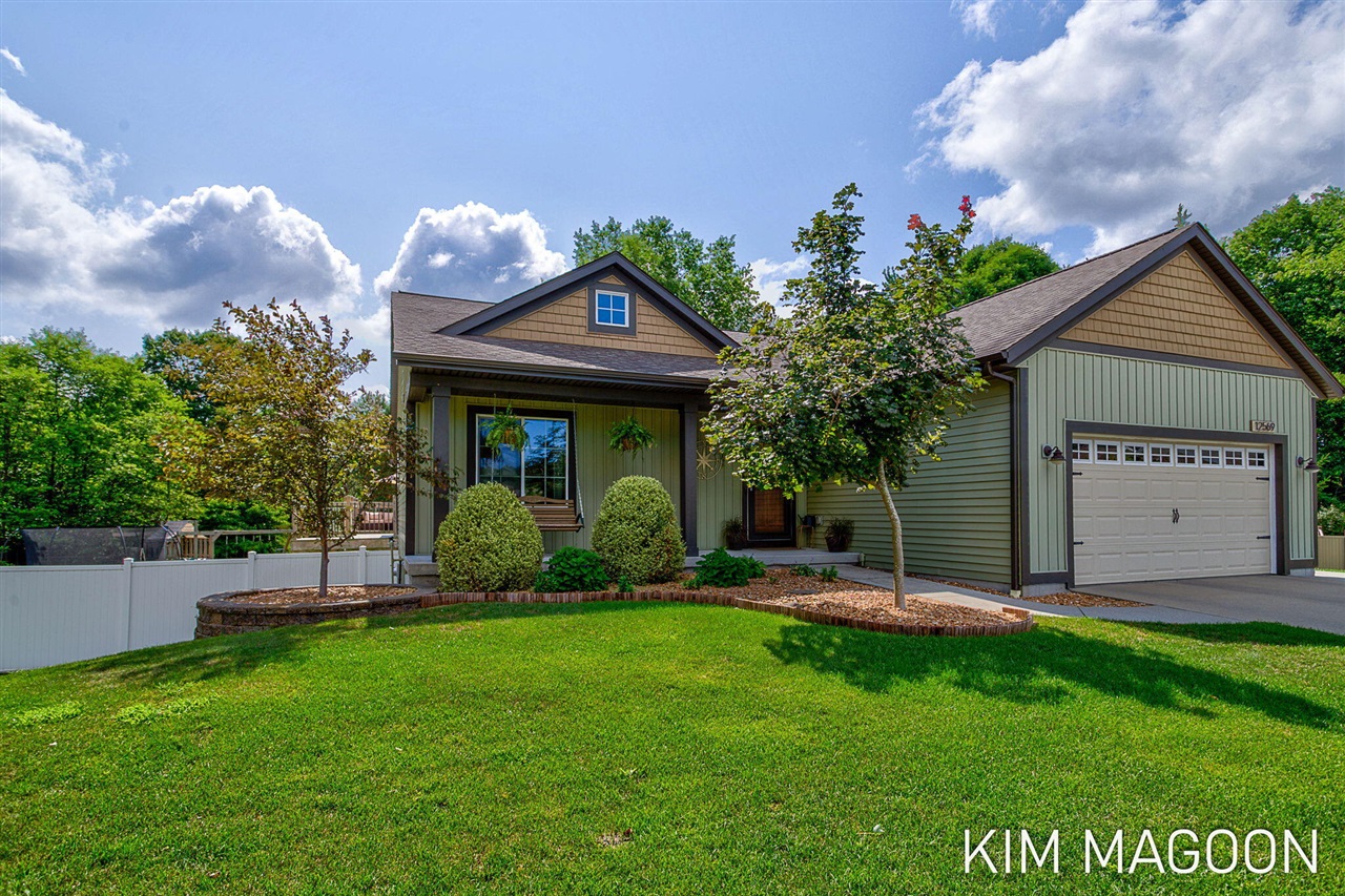 2nd image of 12569 Canterbury Ct, Grand Haven, MI 49417 | MLS# 70547818