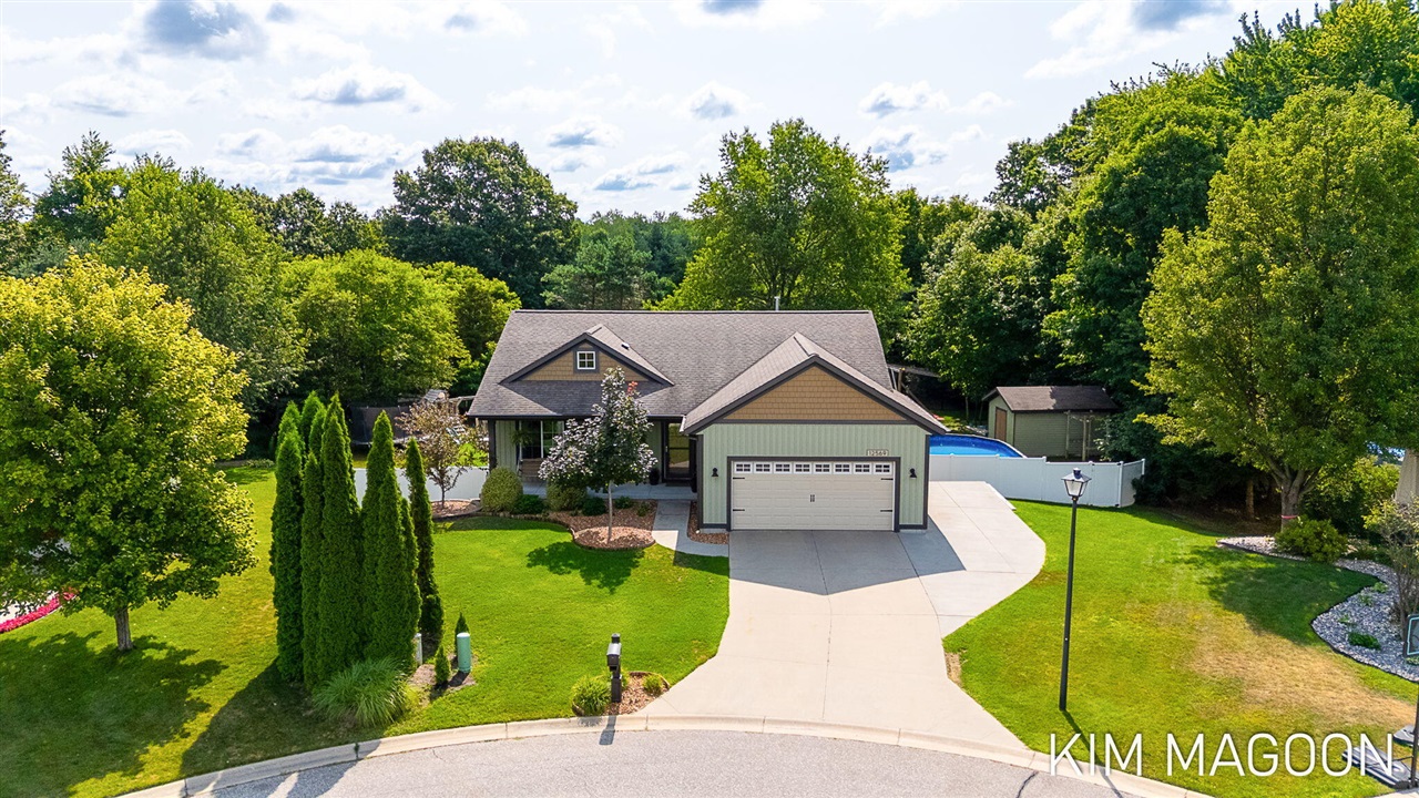 3rd image of 12569 Canterbury Ct, Grand Haven, MI 49417 | MLS# 70547818