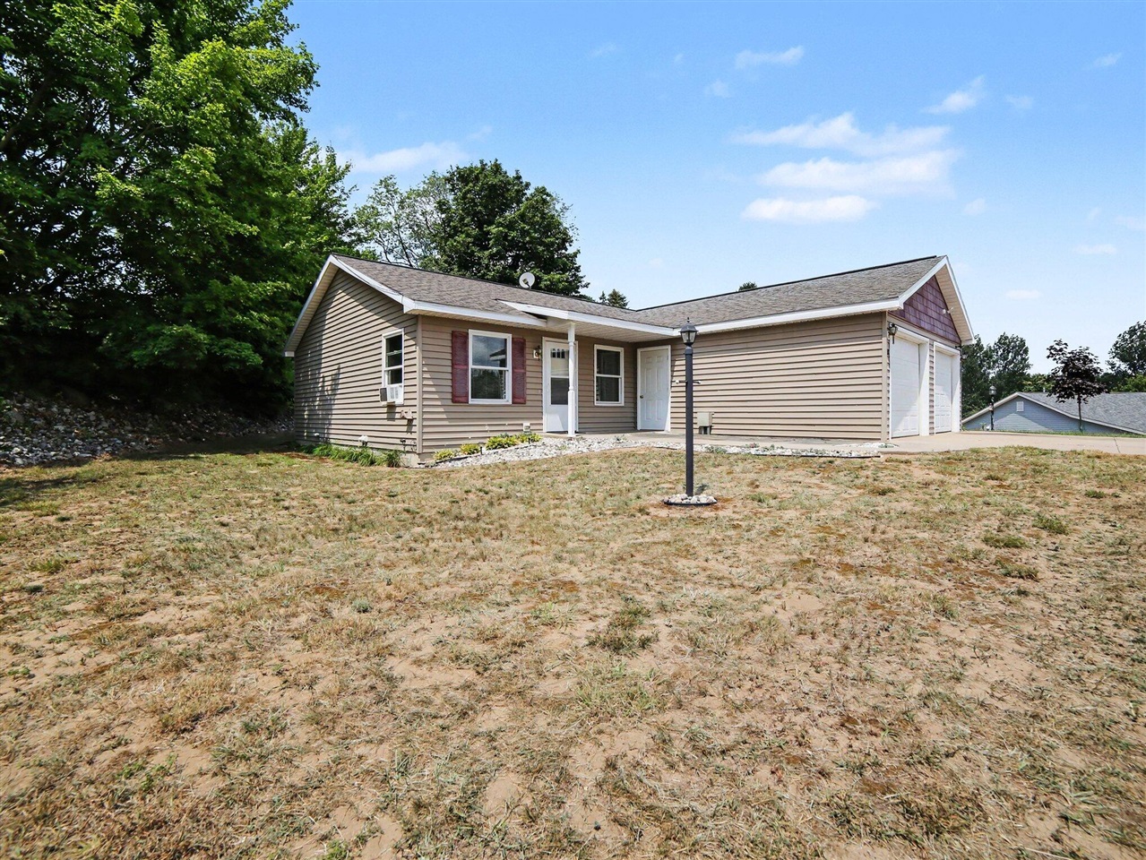 1st image of 218 Devonwood Dr, Shelby, MI 49455 | MLS# 70547857