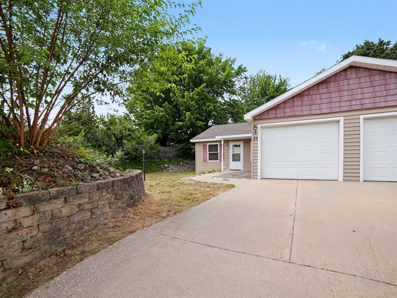 2nd image of 218 Devonwood Dr, Shelby, MI 49455 | MLS# 70547857