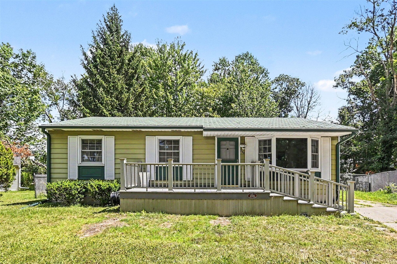 2nd image of 234 Trinity Cir, Lansing, MI 48911 | MLS# 70547878