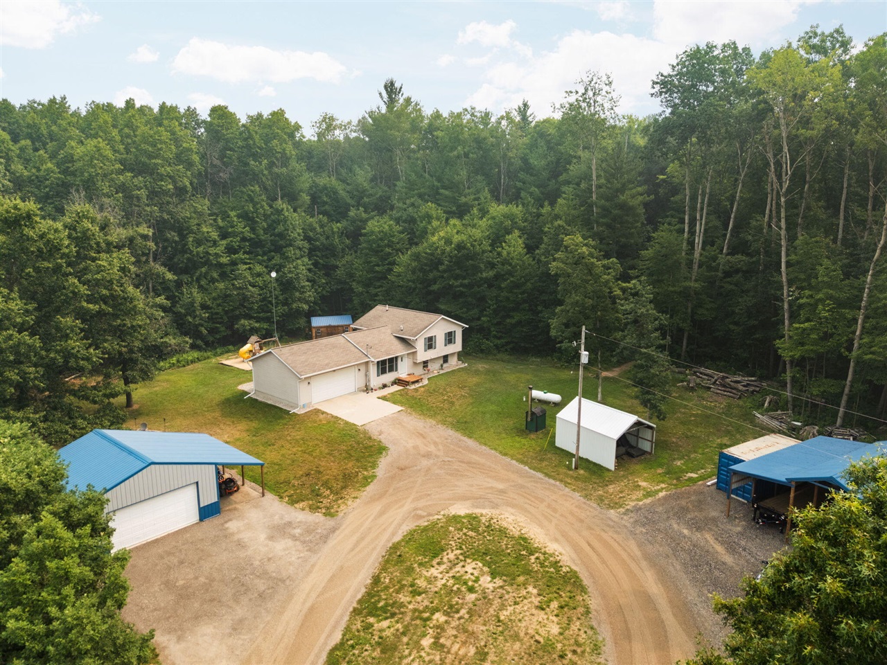 2nd image of 7485 E Tucker Lake Ln, Newaygo, MI 49337 | MLS# 70547880