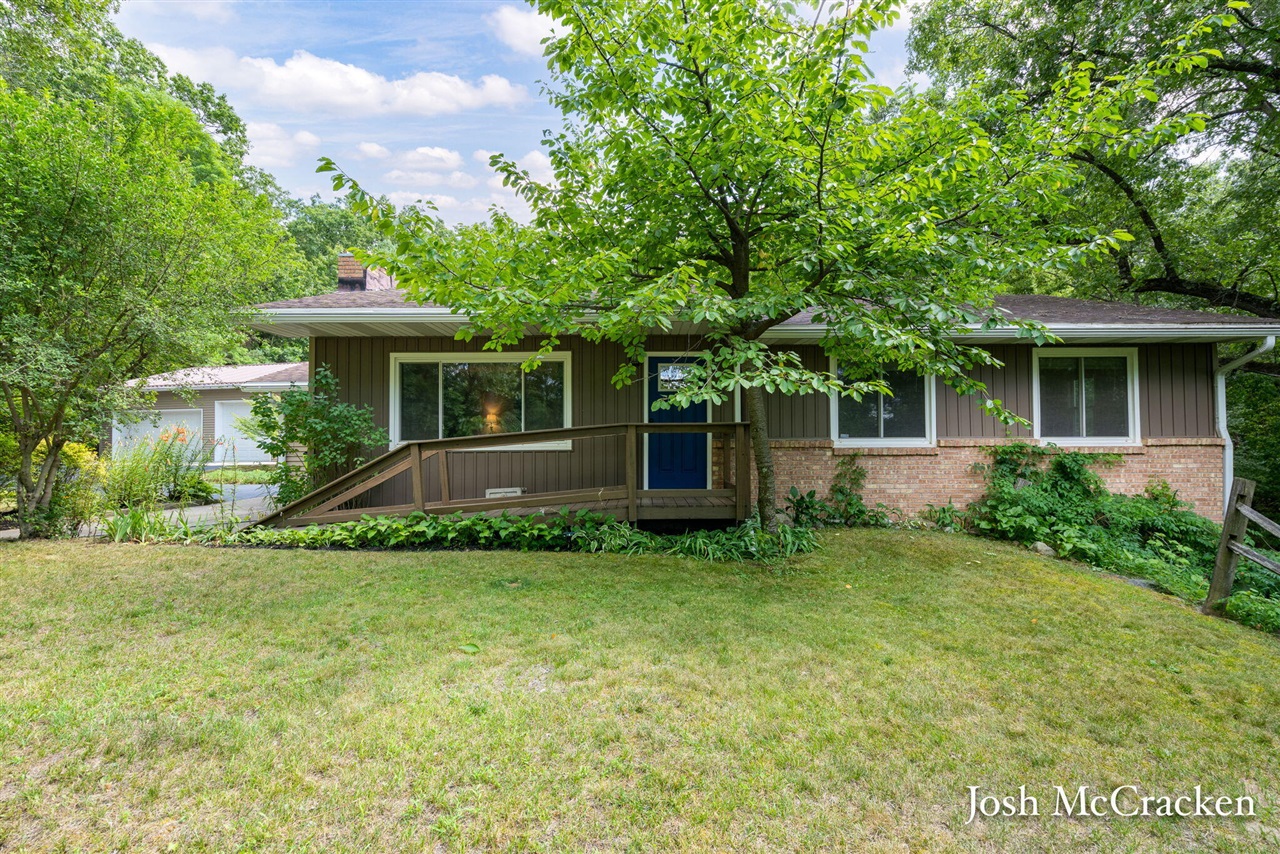 1st image of 9665 Black Oak Dr, Lowell, MI 49331 | MLS# 70547885