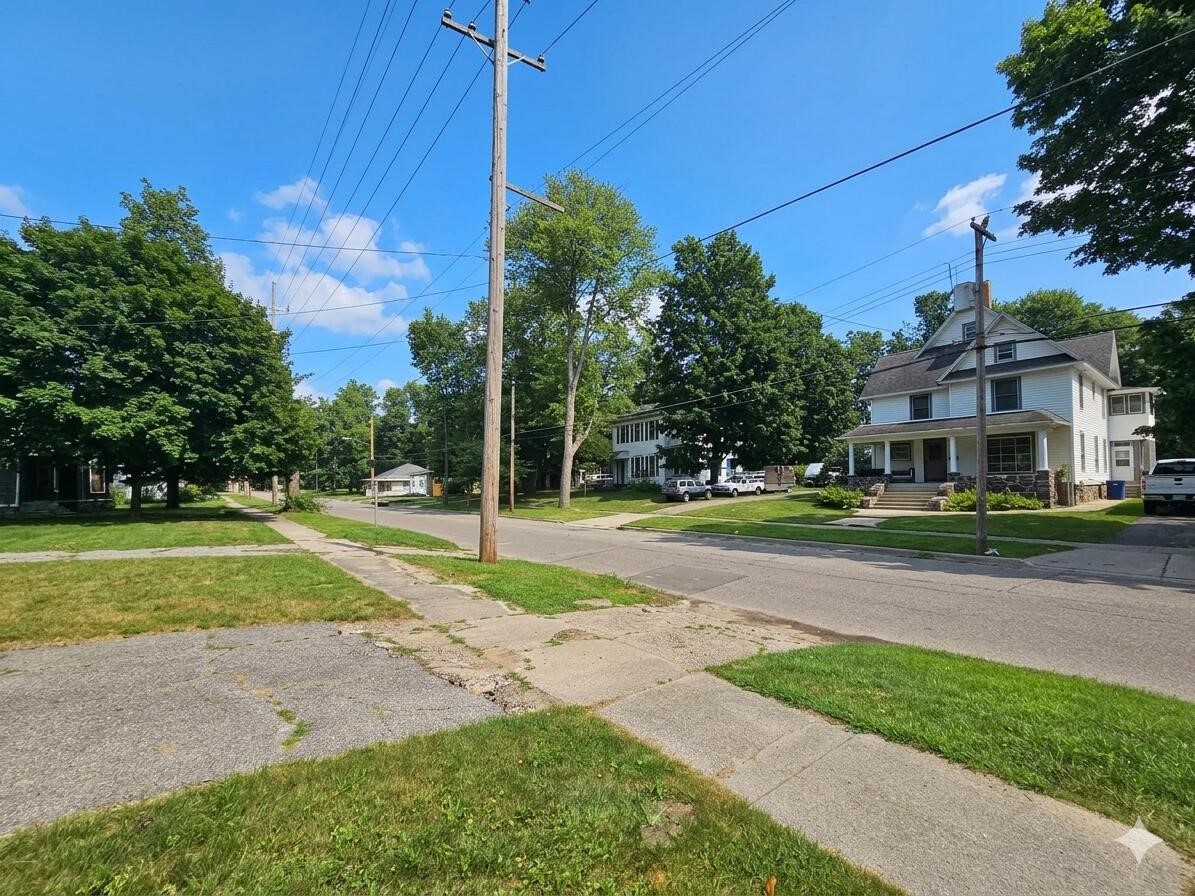 27th image of 303 Orchard St, Dowagiac, MI 49047 | MLS# 70547888