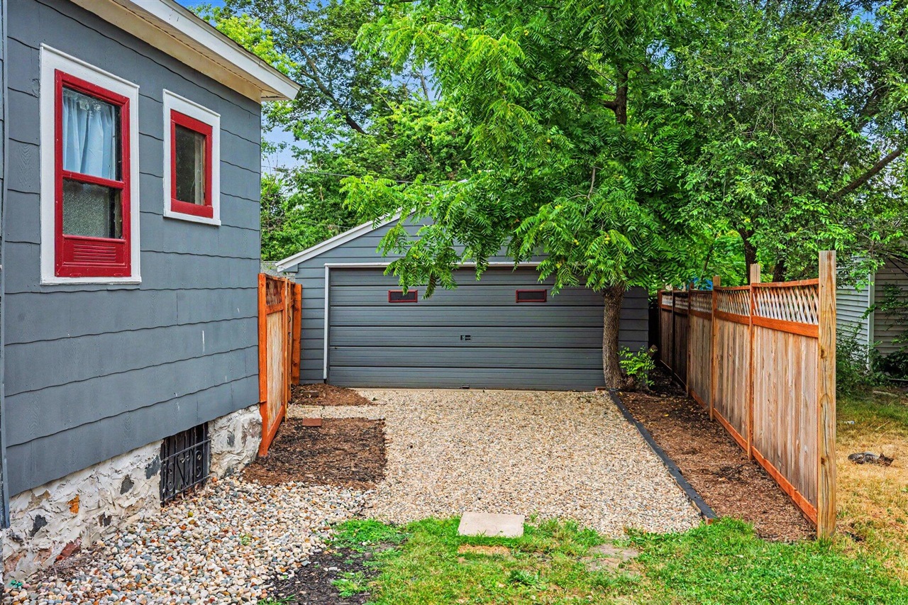 3rd image of 1411 E Stockbridge, Kalamazoo, MI 49001 | MLS# 70547889