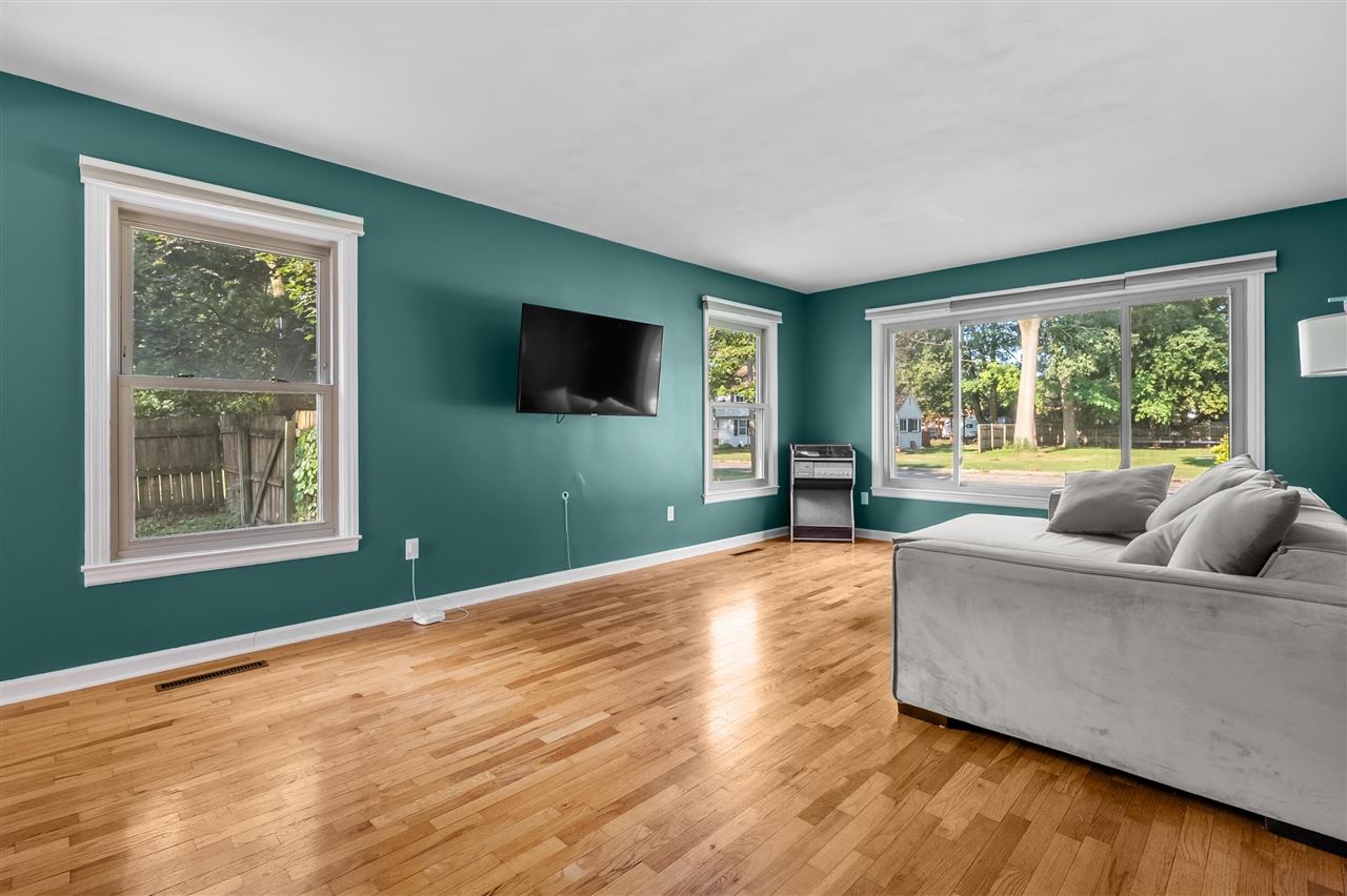 4th image of 907 East St, Three Rivers, MI 49093 | MLS# 70547897