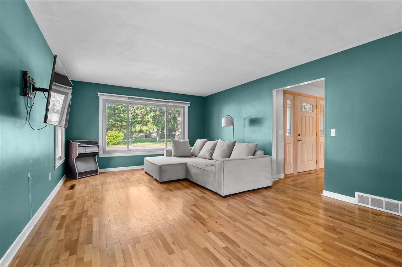 5th image of 907 East St, Three Rivers, MI 49093 | MLS# 70547897