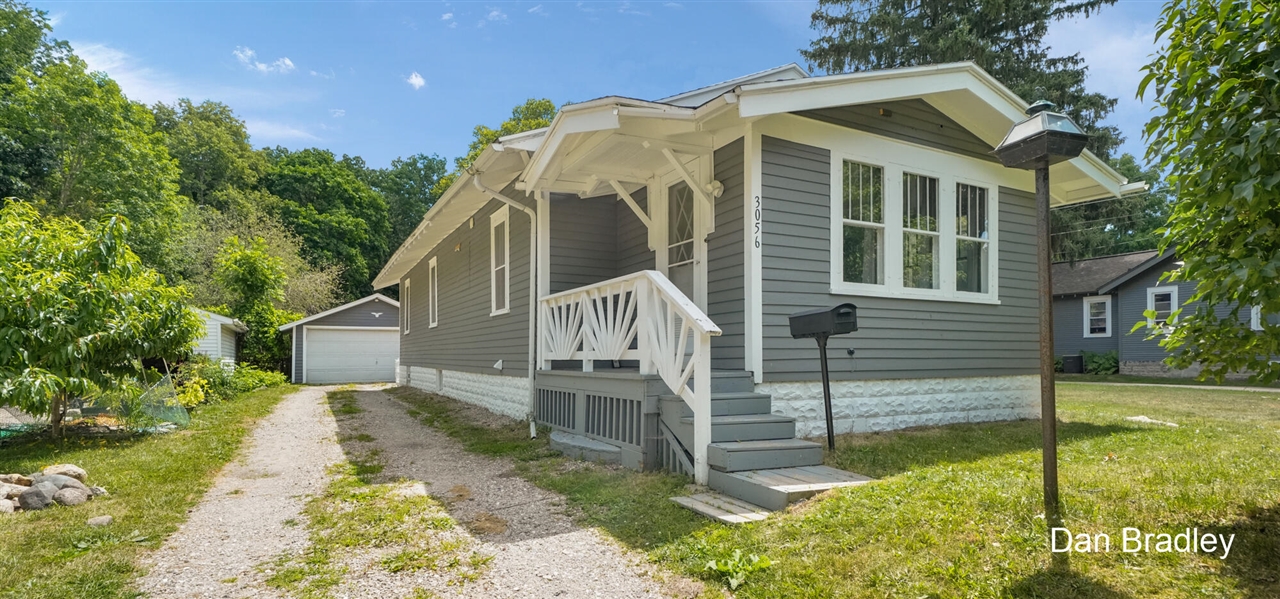 2nd image of 3056 Effie Pl, Grand Rapids, MI 49505 | MLS# 70547911
