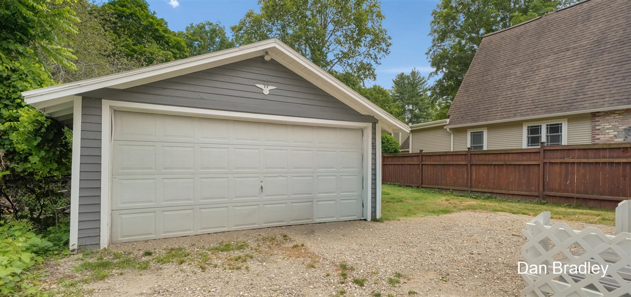 41st image of 3056 Effie Pl, Grand Rapids, MI 49505 | MLS# 70547911