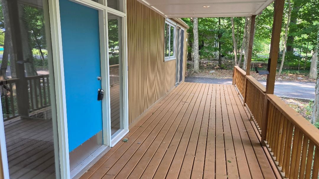 2nd image of 29204 Summerwood Rd, Farmington Hills, MI 48334 | MLS# 70547926