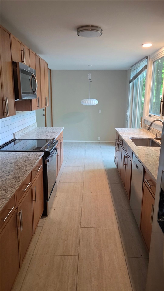 4th image of 29204 Summerwood Rd, Farmington Hills, MI 48334 | MLS# 70547926
