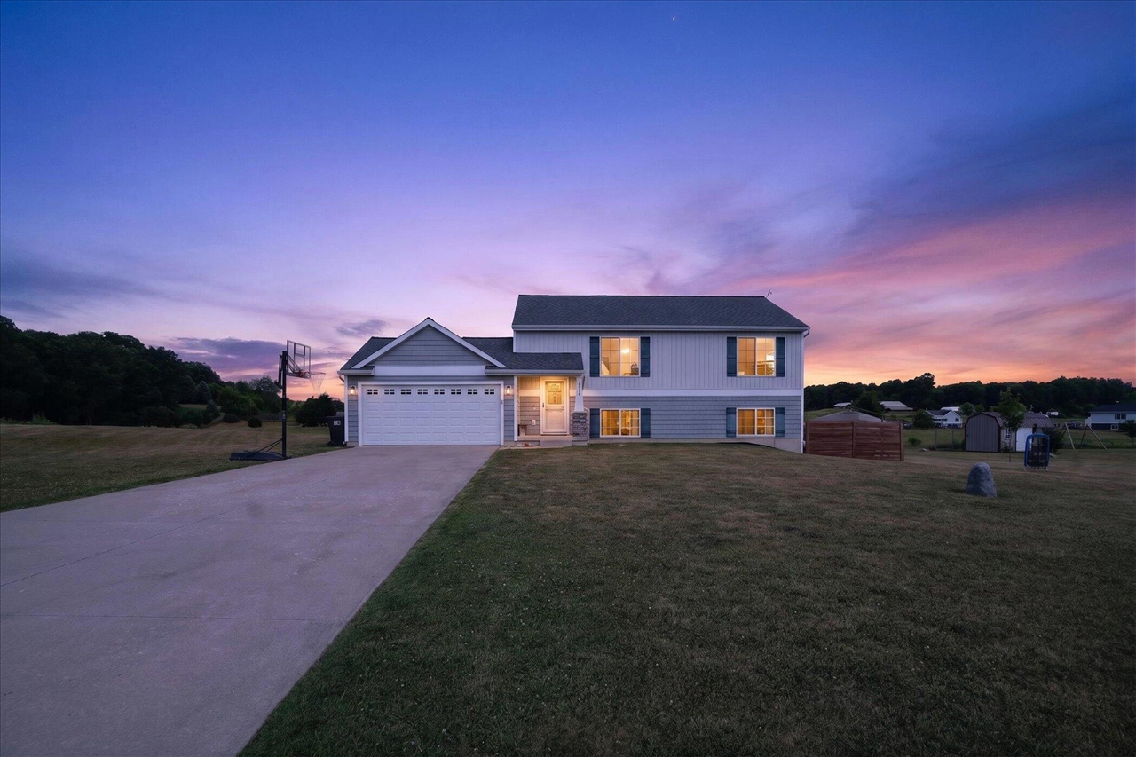 1st image of 2864 Fawn Cove Ave, Middleville, MI 49333 | MLS# 70547948