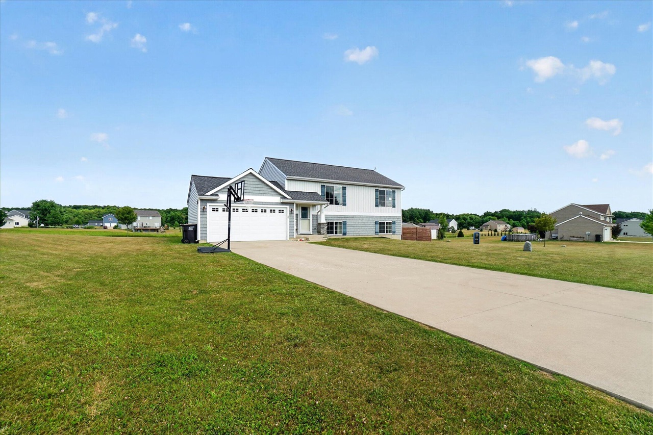 2nd image of 2864 Fawn Cove Ave, Middleville, MI 49333 | MLS# 70547948