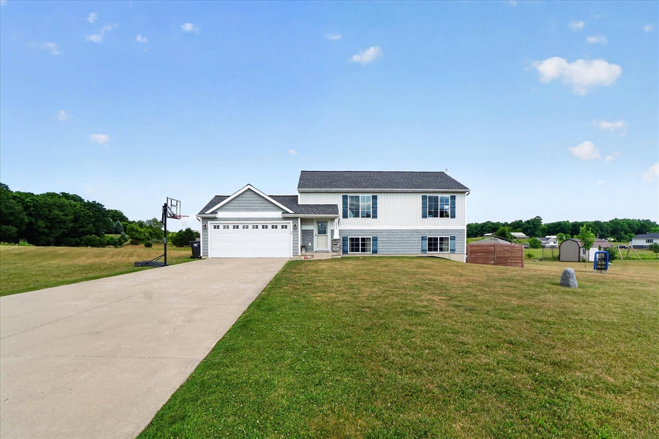 image of 2864 Fawn Cove Ave, Middleville, MI 49333 | MLS# 70547948