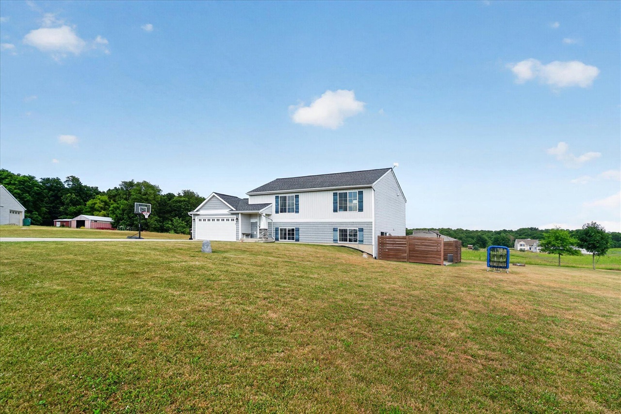image of 2864 Fawn Cove Ave, Middleville, MI 49333 | MLS# 70547948