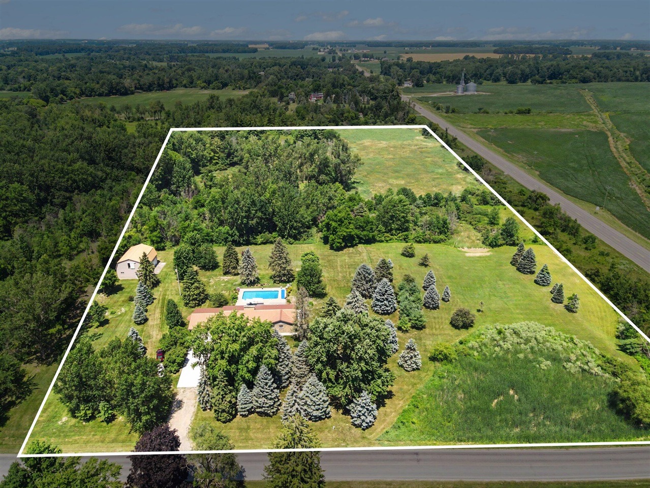 4th image of 100 W Musgrove Hwy, Lake Odessa, MI 48849 | MLS# 70547986