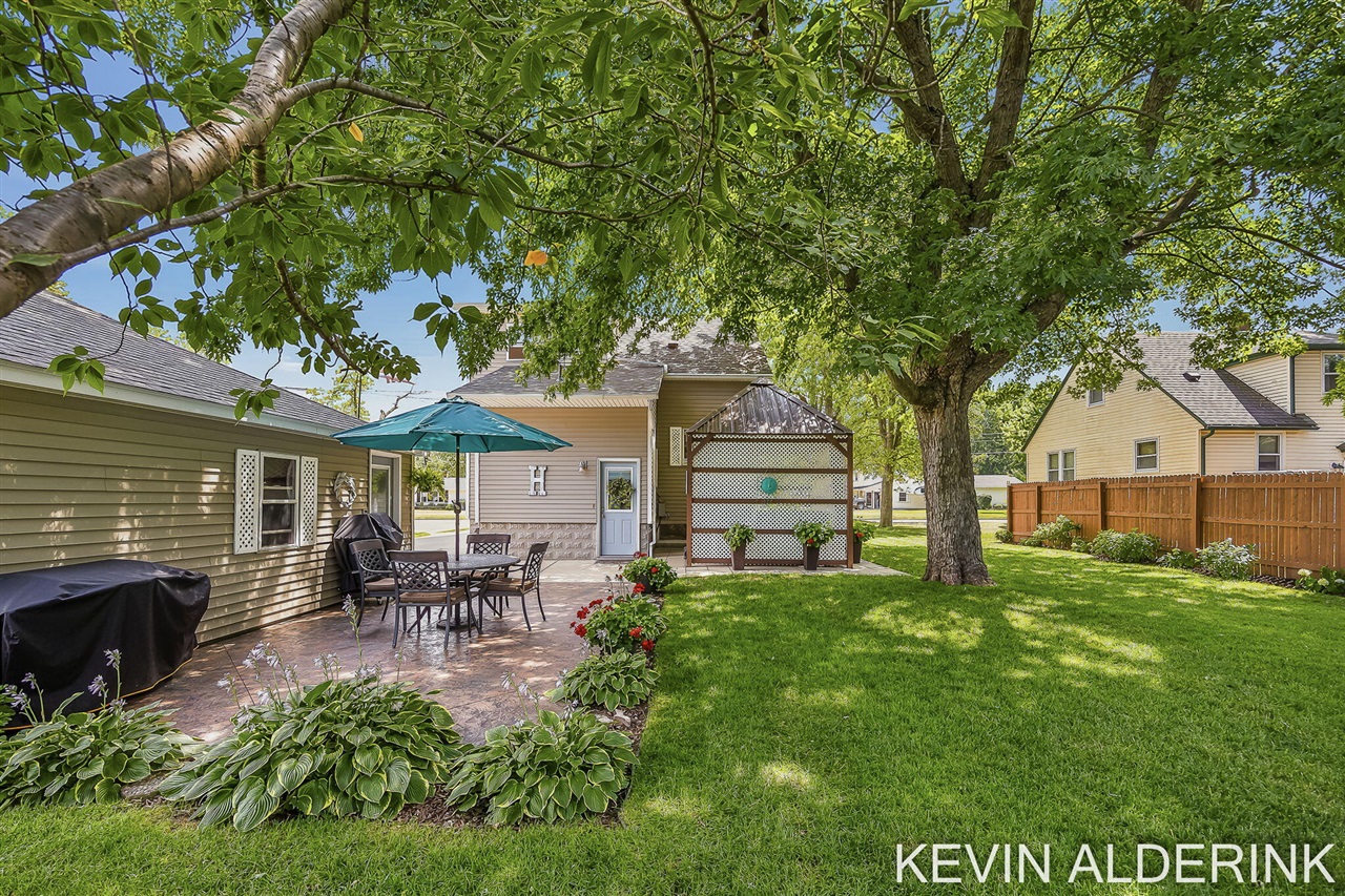 3rd image of 136 S Fairview Rd, Zeeland, MI 49464 | MLS# 70548004