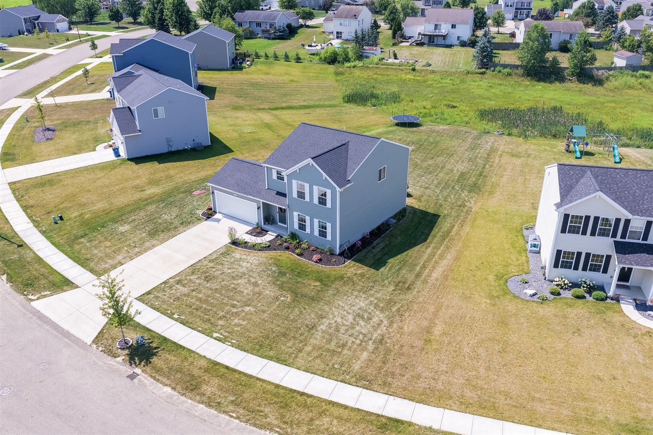 28th image of 2014 Orlov Dr, Hudsonville, MI 49426 | MLS# 70548006