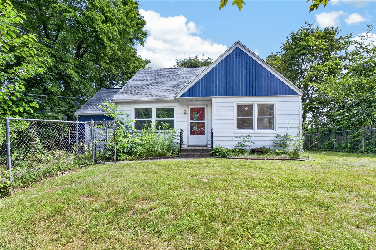 4th image of 1202 Pinehurst Blvd, Kalamazoo, MI 49006 | MLS# 70548009