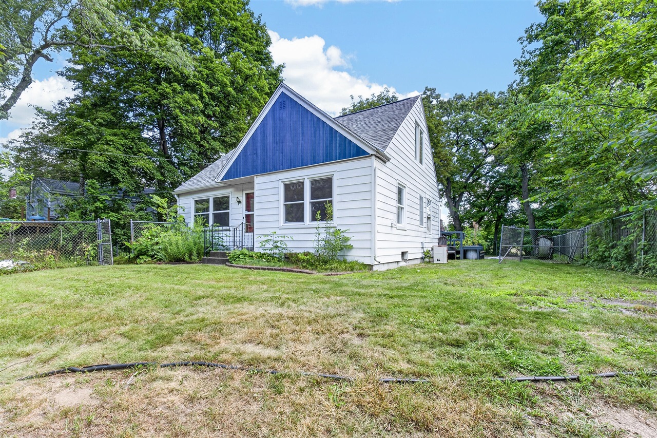 5th image of 1202 Pinehurst Blvd, Kalamazoo, MI 49006 | MLS# 70548009