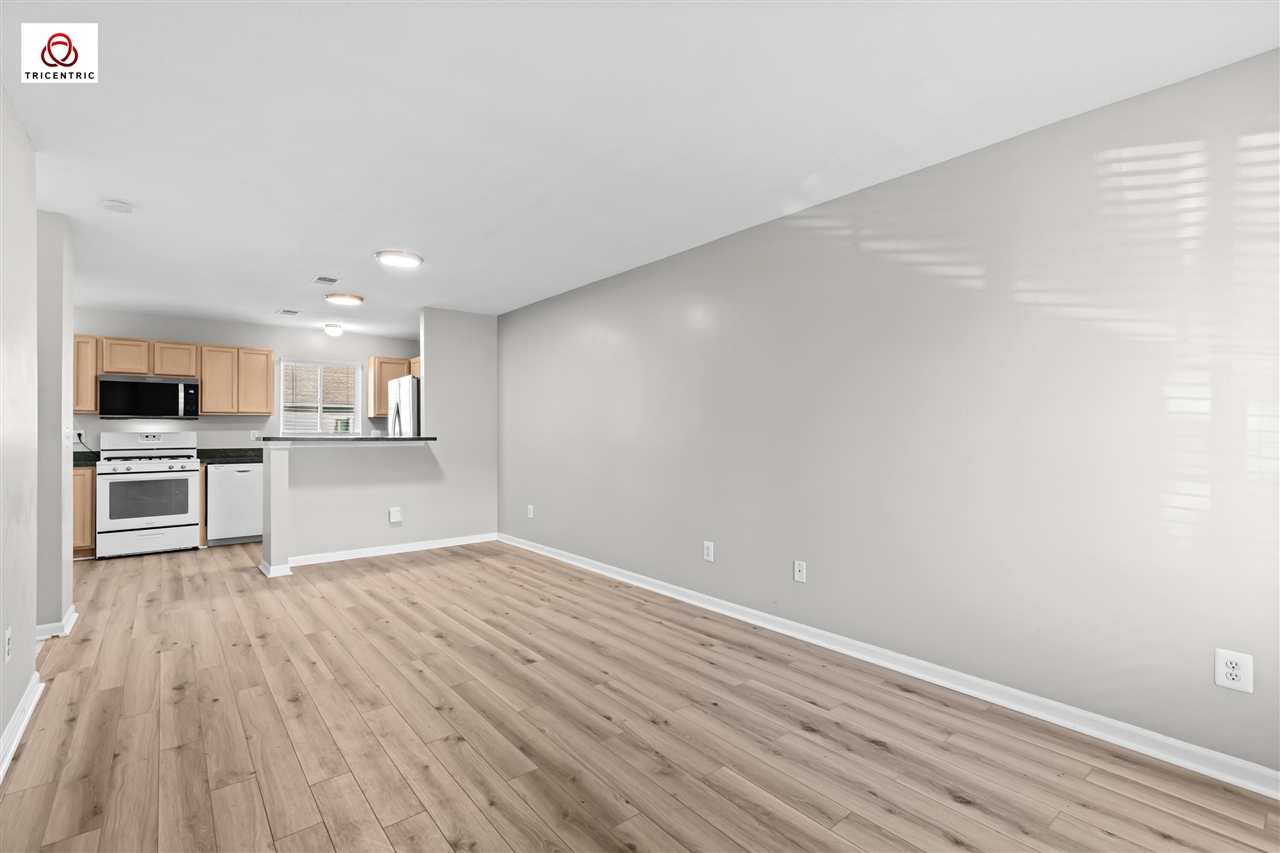 3rd image of 23348 Redman Ct, Trenton, MI 48183 | MLS# 70548028