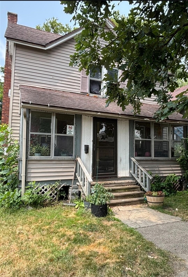 2nd image of 1205 N Rose St, Kalamazoo, MI 49007 | MLS# 70548029