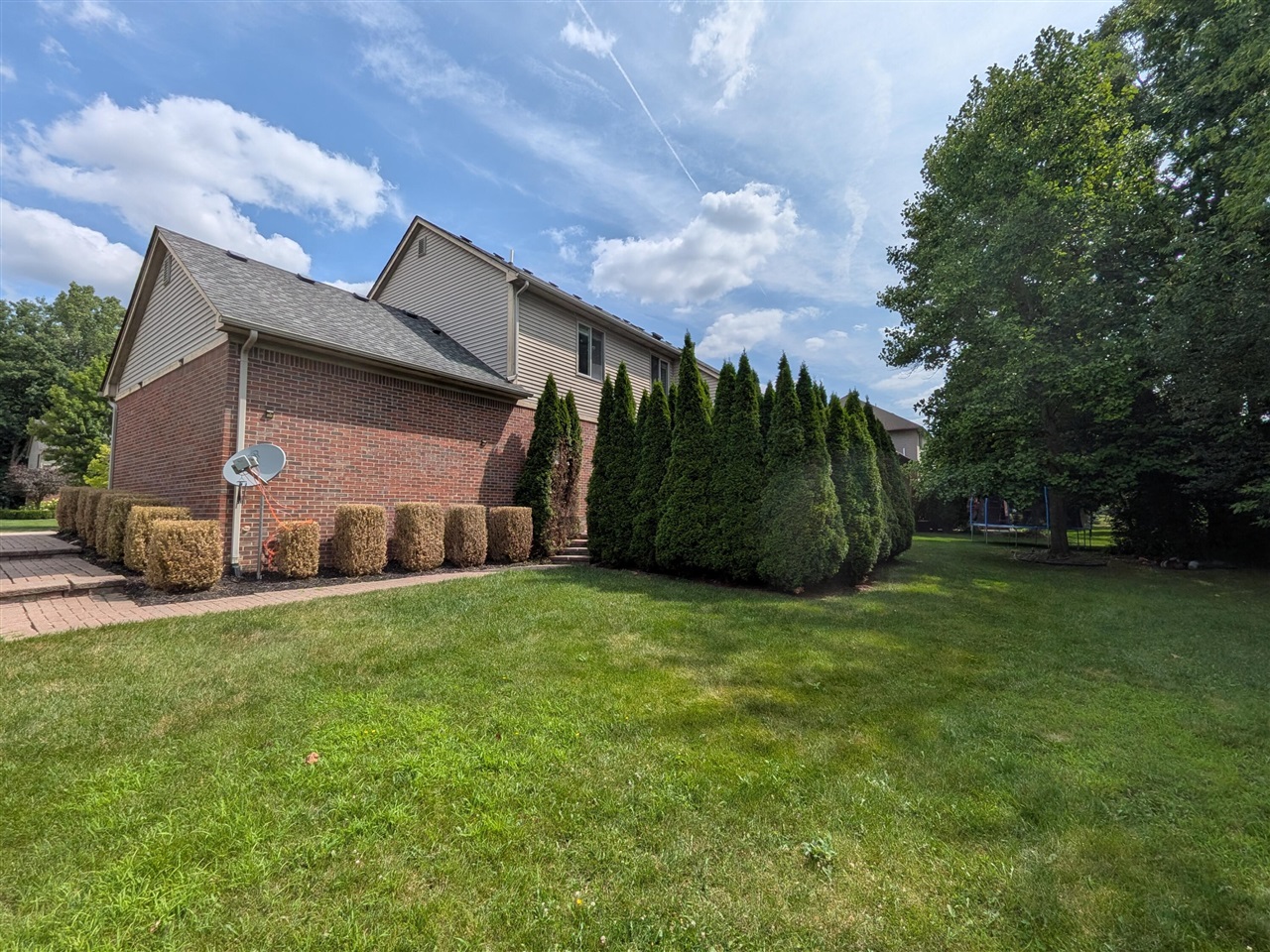5th image of 46815 Grand Oak Ct, Canton, MI 48187 | MLS# 70548074