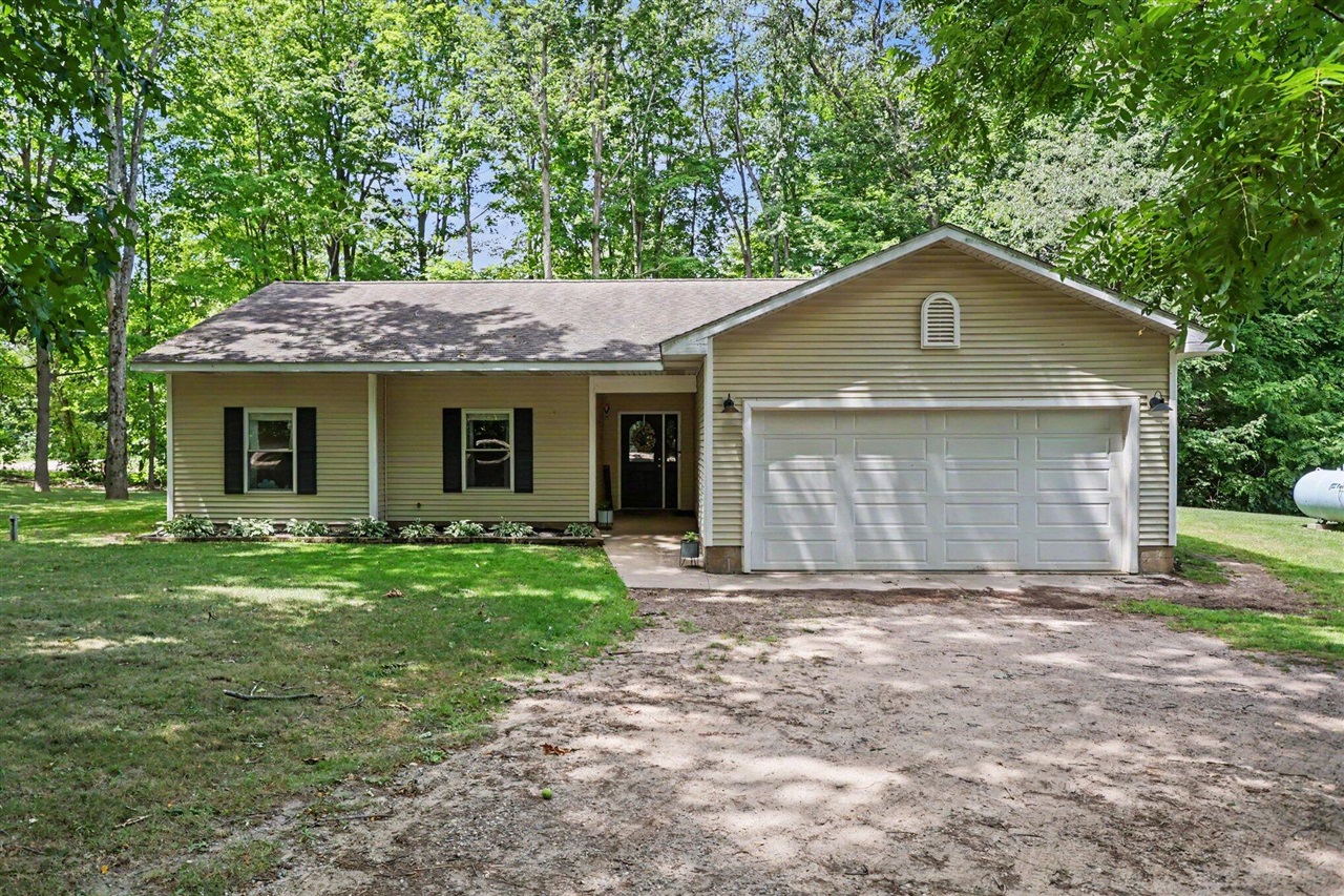 2nd image of 11482 Schultz Dr, Delton, MI 49046 | MLS# 70548084